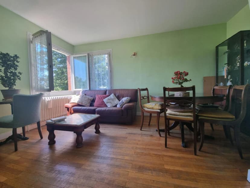 thumbnail of estate's photo