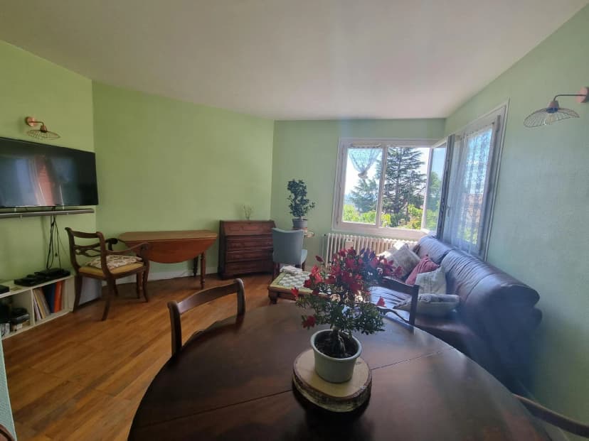 thumbnail of estate's photo
