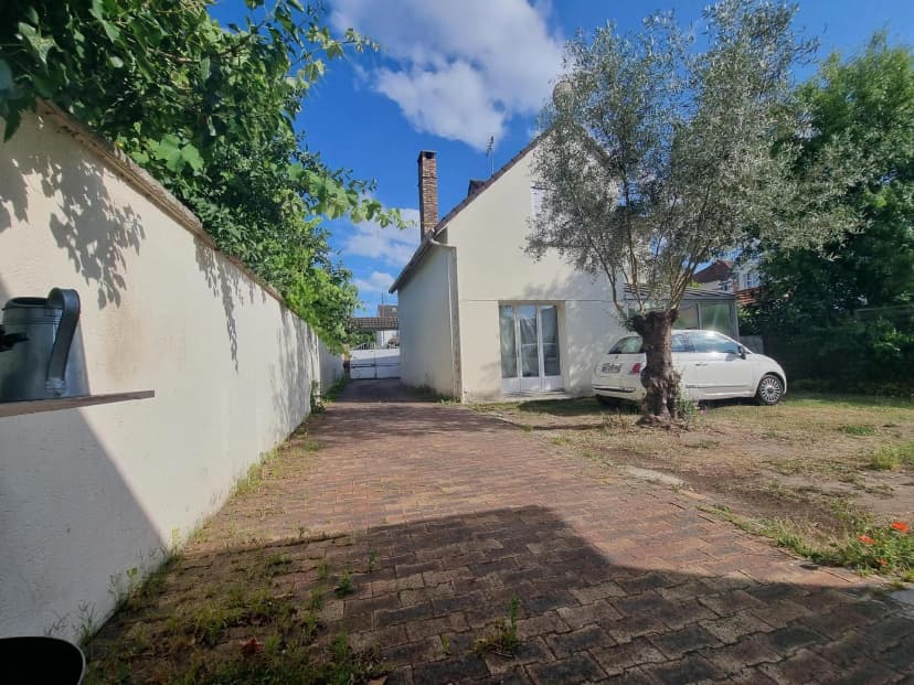 thumbnail of estate's photo