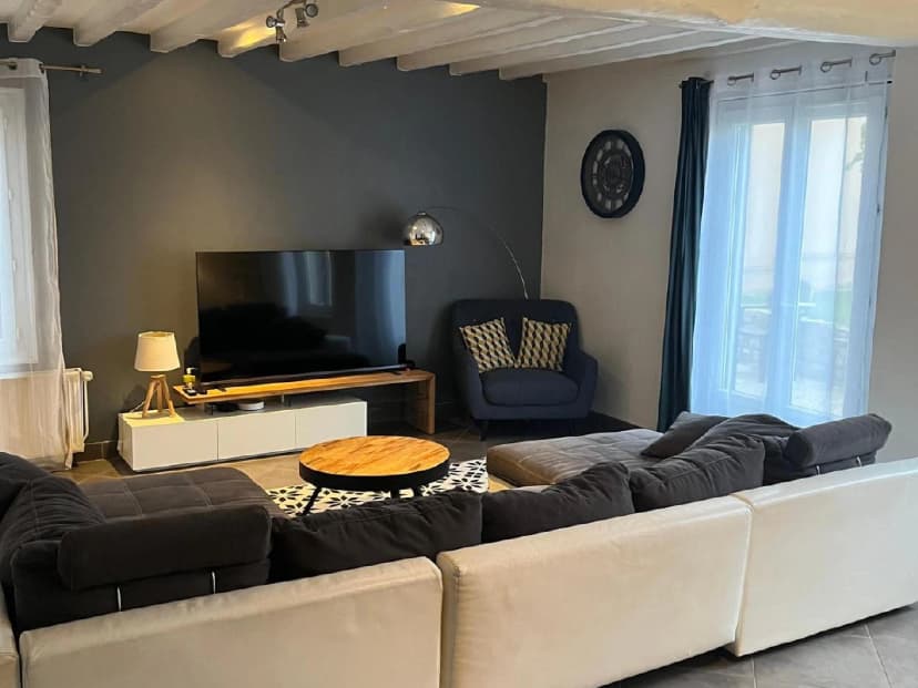 thumbnail of estate's photo