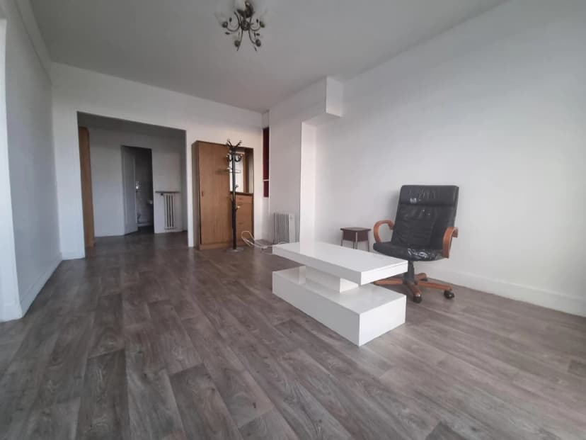 thumbnail of estate's photo