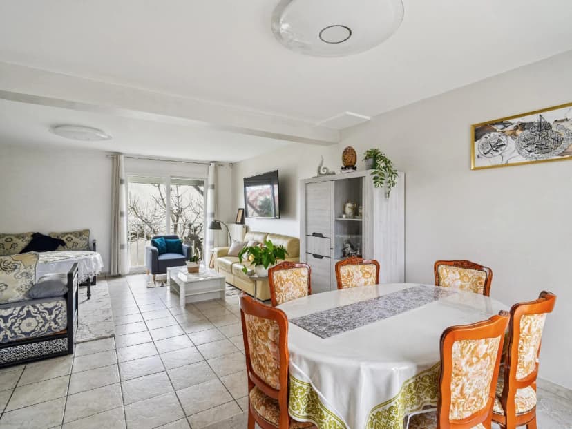 thumbnail of estate's photo