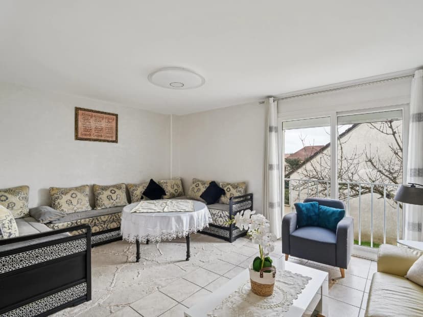 thumbnail of estate's photo