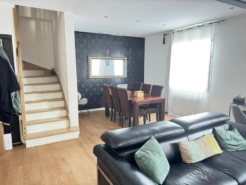 thumbnail of estate's photo